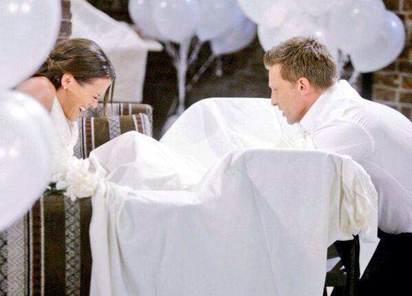 The Young And The Restless Spoilers Dylan And Chelsea Deliver The Baby Aug 12 16 Episode Guide Trending News Enstars