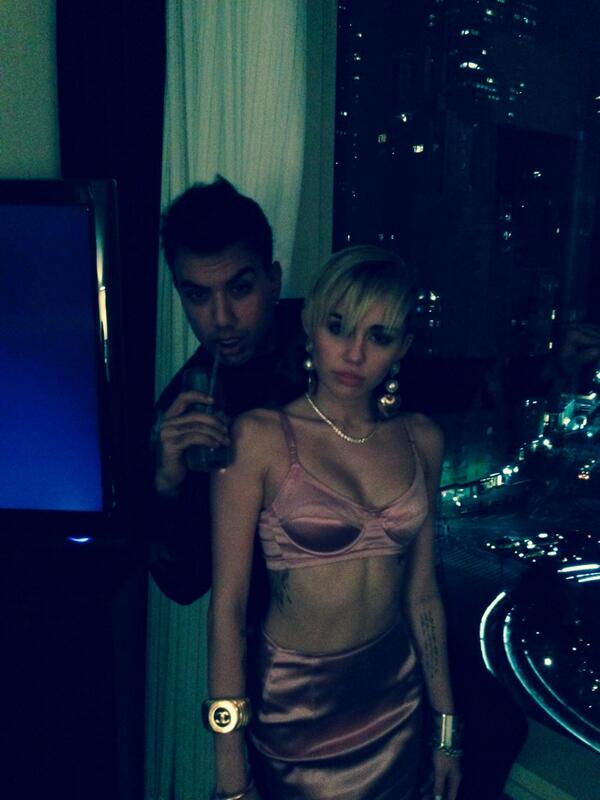 Miley Cyrus Bangerz Album Release Party Photos Wrecking Ball Singer Wears Skimpy Pink Bra 7784