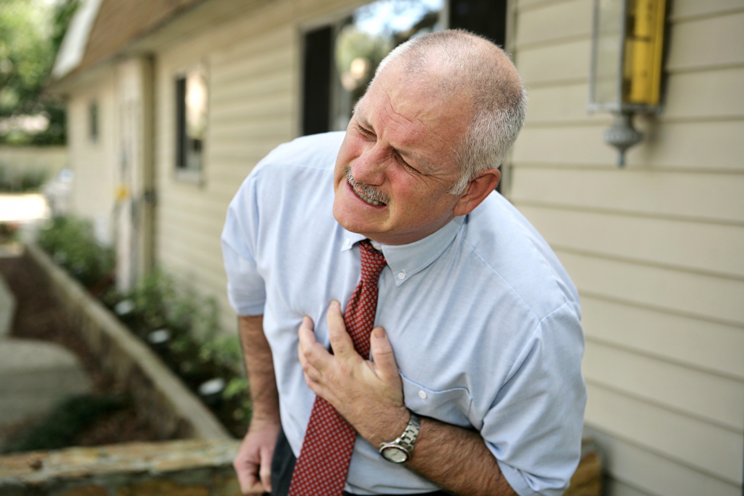 7 Signs Of A Possible Heart Attack That Must Never Be Ignored