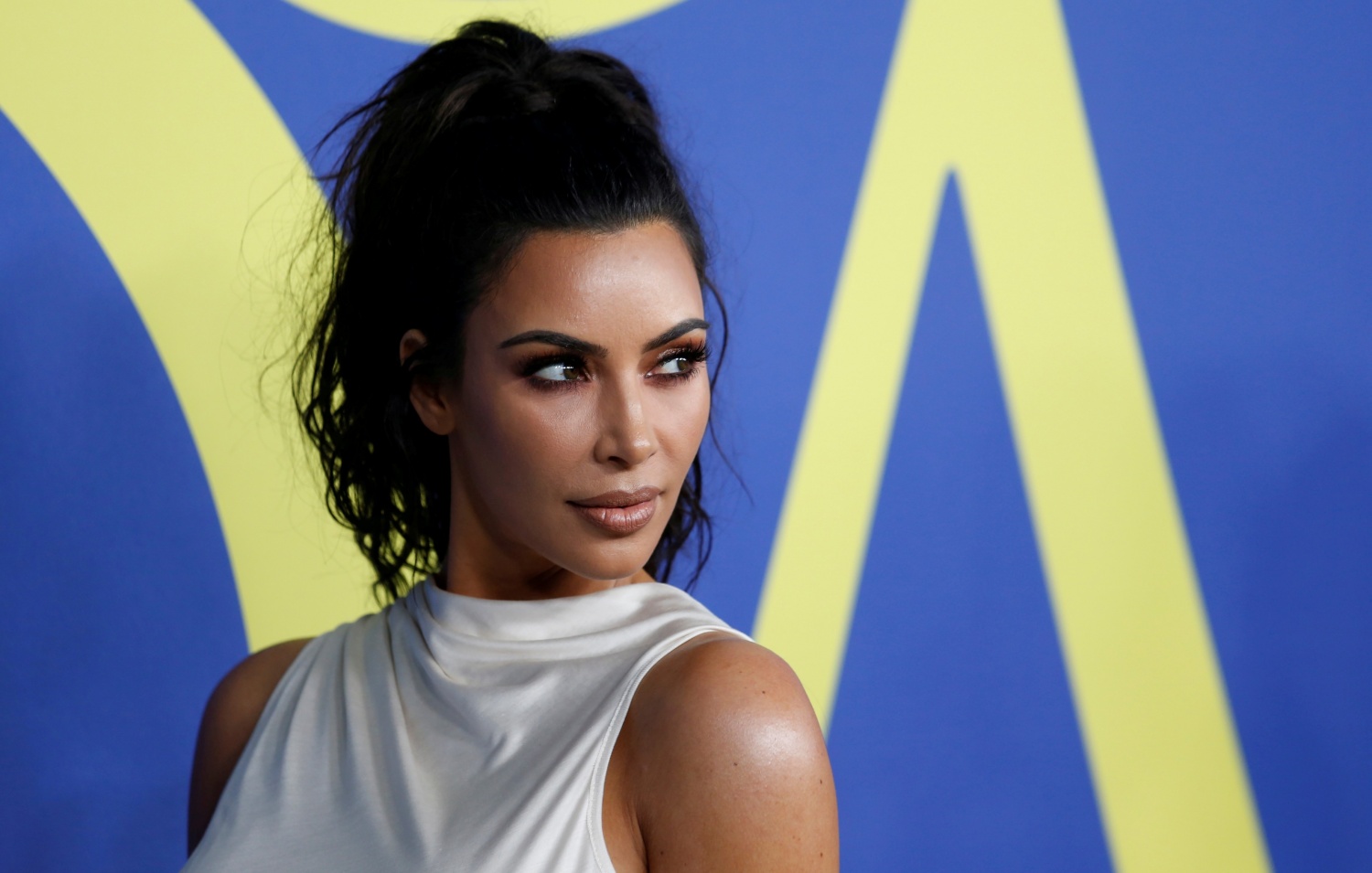 Gross Kim Kardashian Touches Her Private Part For Real While Filming [video] Enstarz