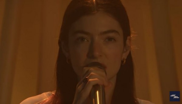Lorde Performing 