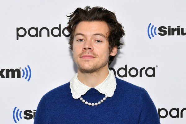 Harry Styles' Fashion Icon Inspiration Revealed? Singer's Tour Outfits Emerged Online Gone Viral