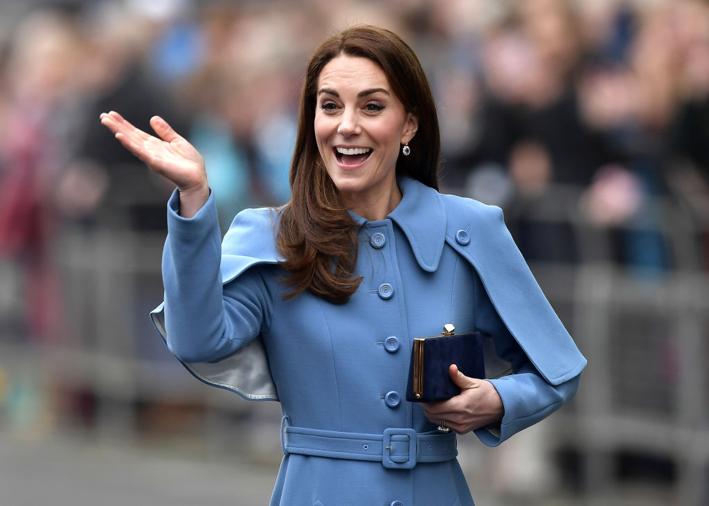 Kate Middleton Gets Set Up By Palace As Preparation To Become Queen? Duchess' Milestone Photos Analyzed By Fashion Expert