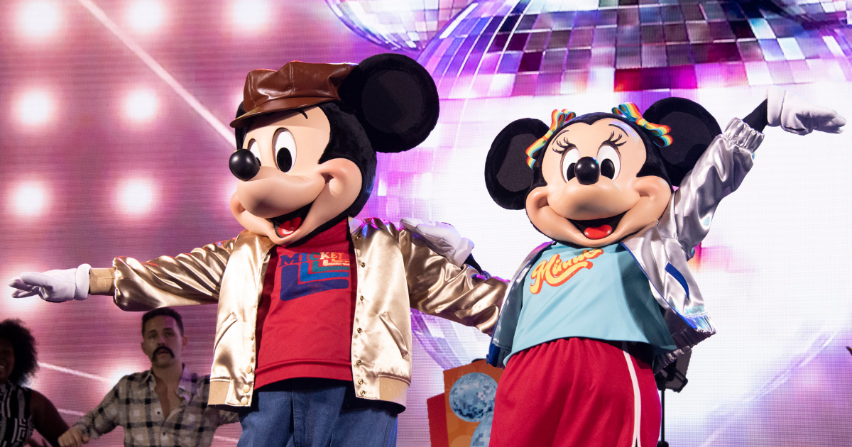 D23 Expo 2022 cover image mickey and minnie mouse wave at the crowd
