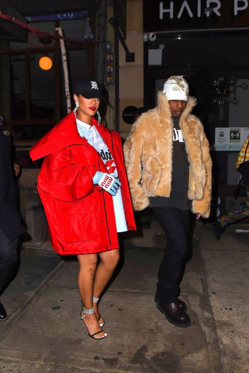 JANUARY 22: Rihanna is seen in SoHo on January 22, 2022 in New York City. (Photo by Robert Kamau/GC Images)