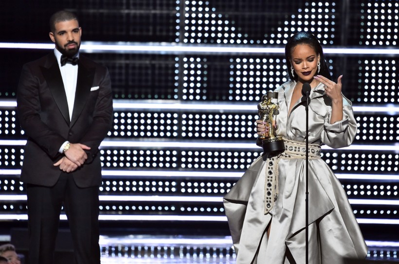 Drake Sends Message To Rihanna For New Baby