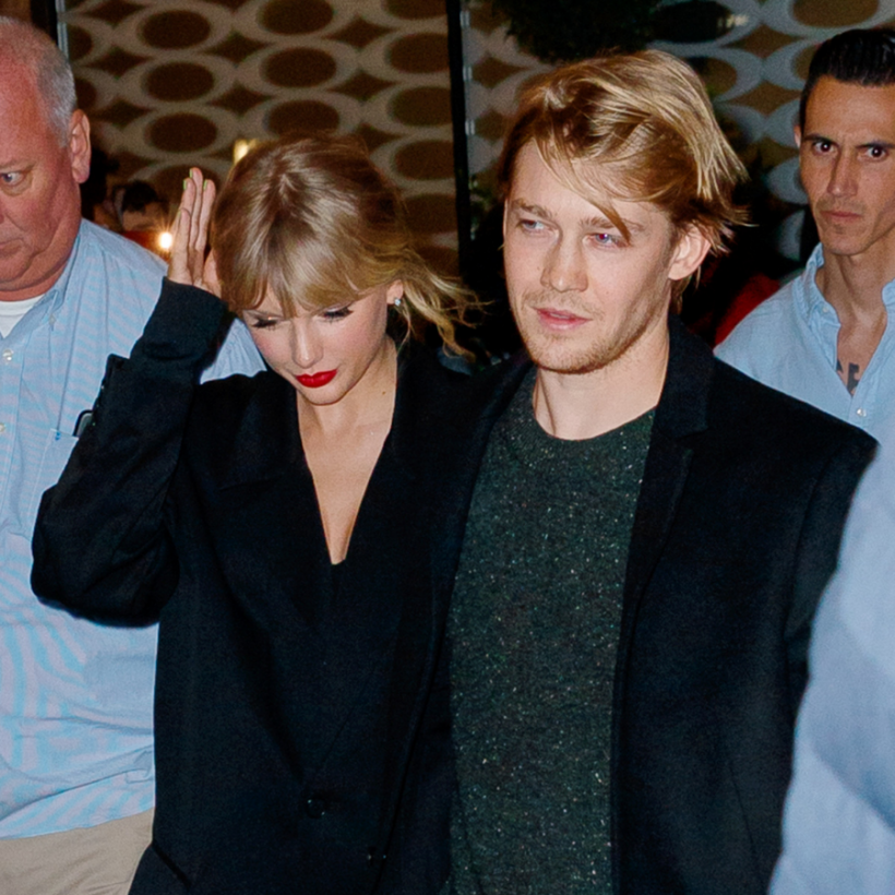 taylor swift and joe alwyn paparazzi picture April 2022