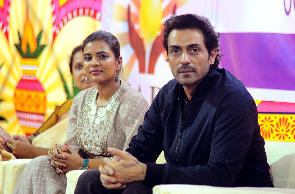 Indian Bollywood actor Arjun Rampal (R) and South Indian actress Aishwarya Rajesh (L) look on during a promotional event for the political crime drama Hindi film 'Daddy' in Mumbai on August 4, 2017. / AFP PHOTO / STR