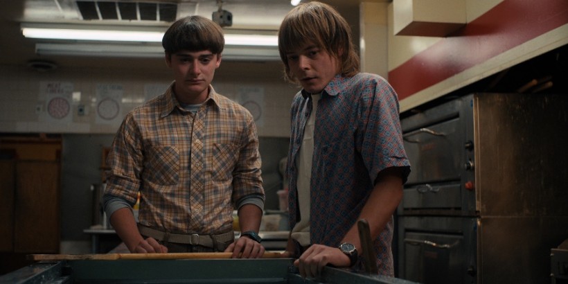 STRANGER THINGS. (L to R) Noah Schnapp as Will Byers and Charlie Heaton as Jonathan Byers in STRANGER THINGS. Cr. Courtesy of Netflix © 2022