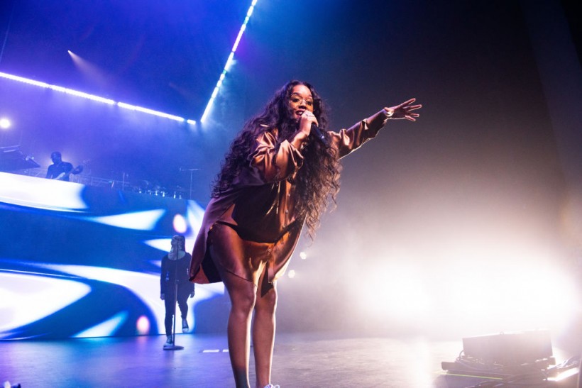 H.E.R. Performs At Youtube Theater