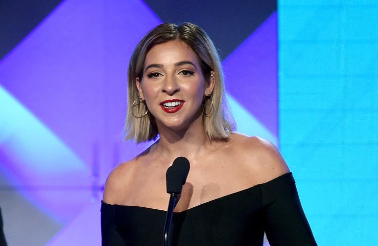 TikTok Star Gabbie Hanna Uploads Worrying Videos in 1 Day; Sister Tells Fans To 'Mind' Their Own Businesses