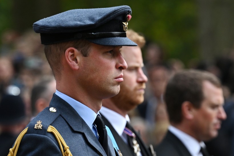 Prince William, Prince of Wales (L) and Britain's Prince Harry, Duke of Sussex 