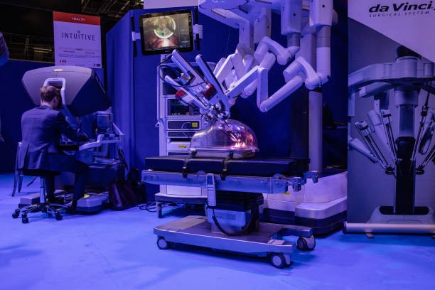 A da Vinci surgical robot operates on the Intuitive Surgical Inc. exhibition stand at the Viva Technology conference in Paris, France, on Thursday, May 16, 2019. 