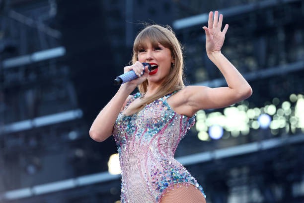 MELBOURNE, AUSTRALIA - FEBRUARY 16: EDITORIAL USE ONLY. NO BOOK COVERS Taylor Swift performs at Melbourne Cricket Ground on February 16, 2024 in Melbourne, Australia. 