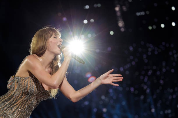 SINGAPORE, SINGAPORE - MARCH 02: EDITORIAL USE ONLY. NO BOOK COVERS Taylor Swift performs during 
