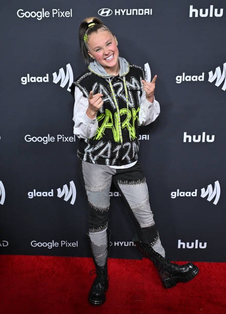BEVERLY HILLS, CALIFORNIA - MARCH 14: JoJo Siwa attends the 35th Annual GLAAD Media Awards at The Beverly Hilton on March 14, 2024 in Beverly Hills, California. 