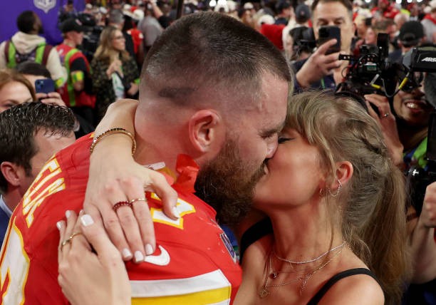 LAS VEGAS, NEVADA - FEBRUARY 11: Travis Kelce #87 of the Kansas City Chiefs and Taylor Swift embrace after defeating the San Francisco 49ers in overtime during Super Bowl LVIII at Allegiant Stadium on February 11, 2024 in Las Vegas, Nevada. 
