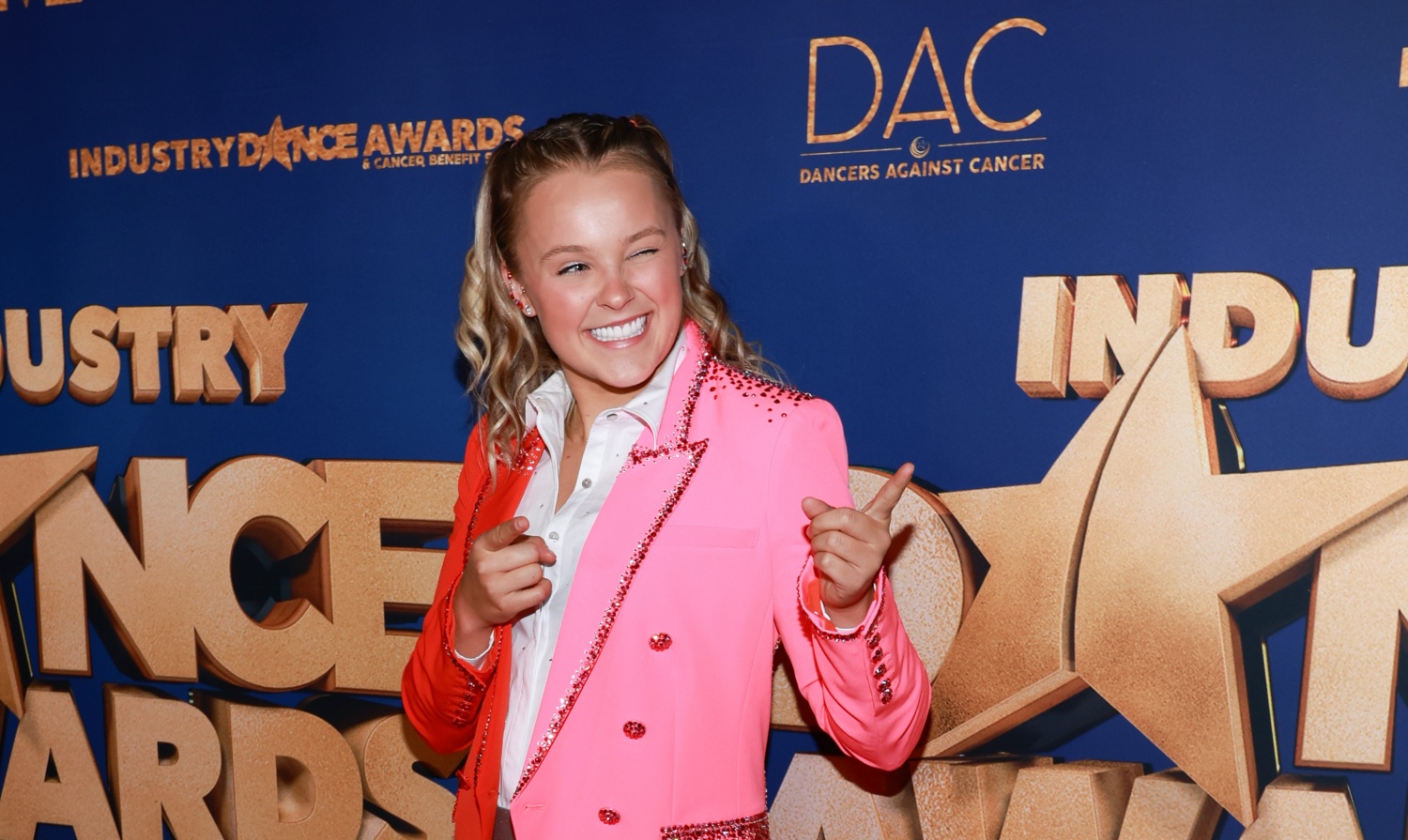 JoJo Siwa Had 16-Year-Old Girlfriend Move In With Her And Her Parents ...