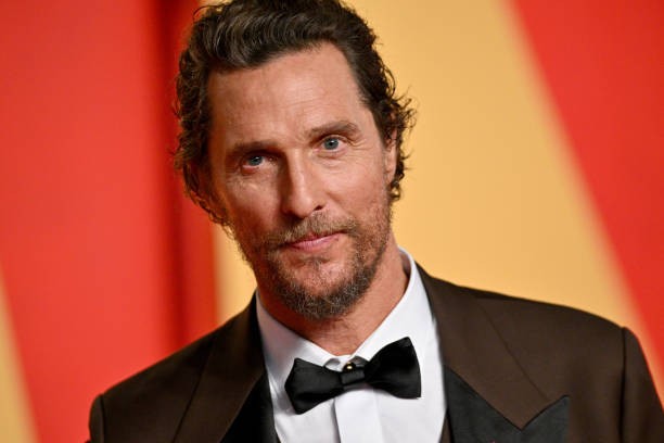 BEVERLY HILLS, CALIFORNIA - MARCH 10: Matthew McConaughey attends the 2024 Vanity Fair Oscar Party Hosted By Radhika Jones at Wallis Annenberg Center for the Performing Arts on March 10, 2024 in Beverly Hills, California. 