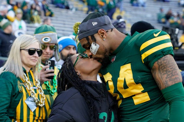 GREEN BAY, WISCONSIN - NOVEMBER 19: Jonathan Owens #34 of the Green Bay Packers kisses wife Simone Biles before the game against the Los Angeles Chargers at Lambeau Field on November 19, 2023 in Green Bay, Wisconsin. 