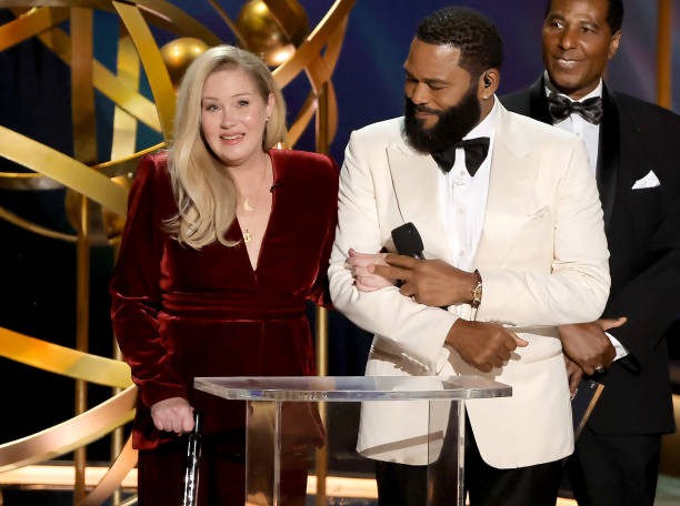 LOS ANGELES, CALIFORNIA - JANUARY 15: (L-R) Christina Applegate and host Anthony Anderson speak onstage during the 75th Primetime Emmy Awards at Peacock Theater on January 15, 2024 in Los Angeles, California. 