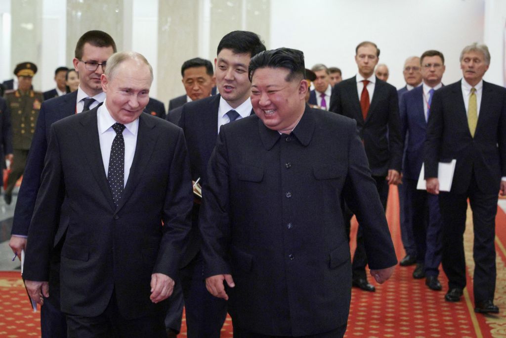 Vladimir Putin (L) and North Korea's leader Kim Jong Un