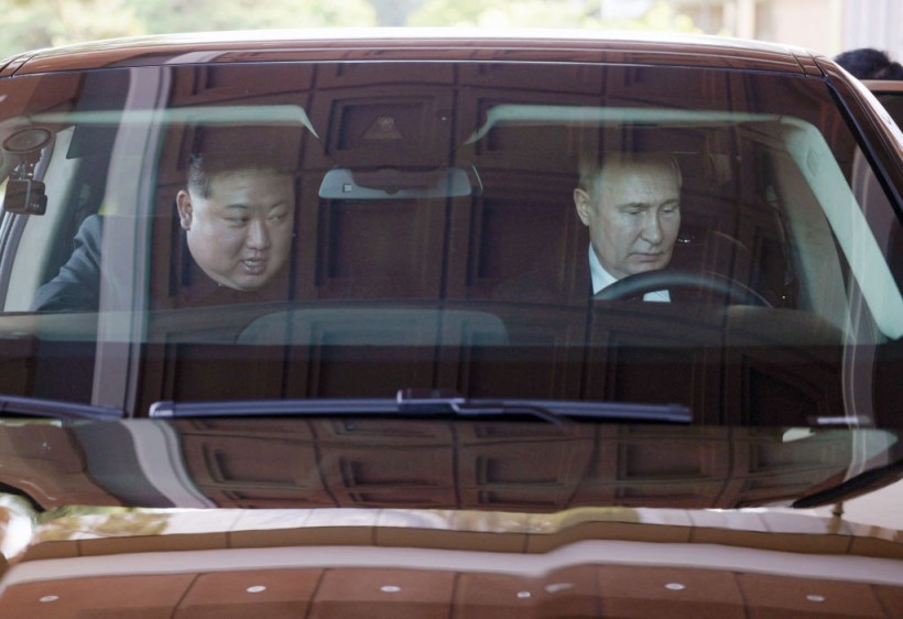 Vladimir Putin (R) and North Korea's leader Kim Jong Un
