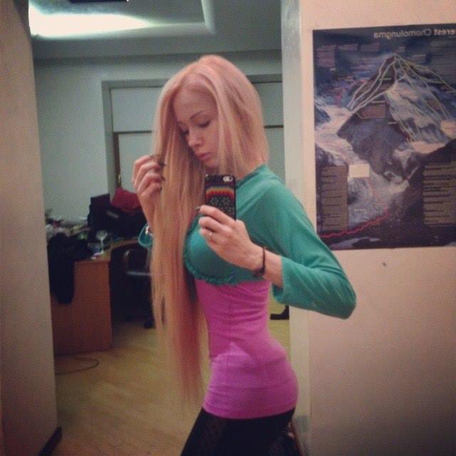 Human Barbie Valeria Lukyanova Shows Off Impossibly Tiny Six Pack Abs Hot Sex Picture 